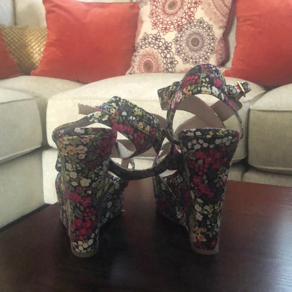 yellow sandals size 11